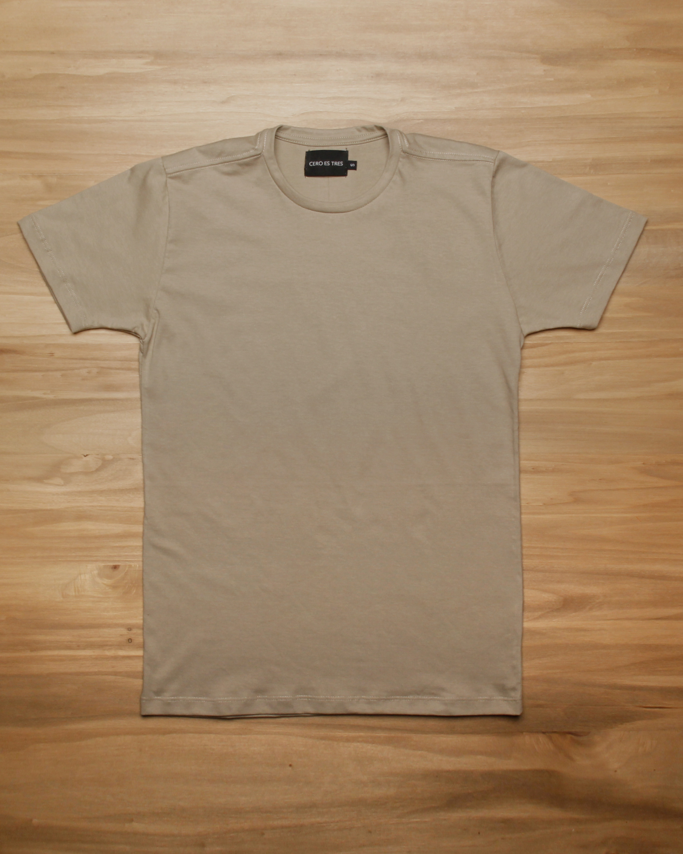 REMERA BASIC CEMENTO
